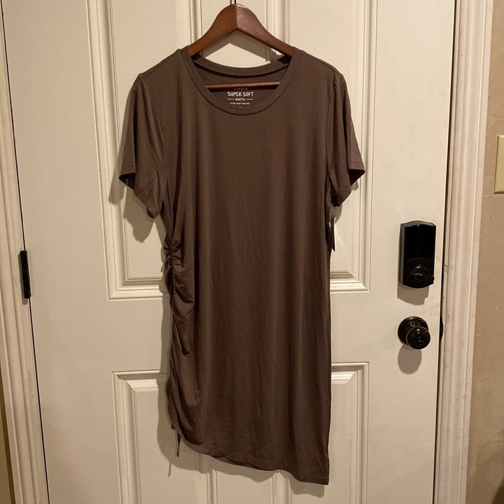 Torrid Super Soft Knit Tee, Tunic length w/ side cinch, Size 2, Color Taupe